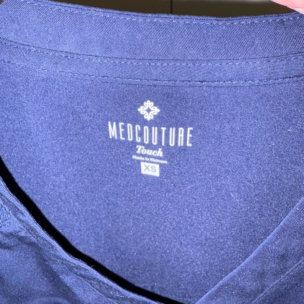 Med Couture Touch Scrub Top - Picture 2 of 4